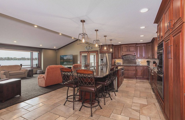 South Bay Lake Life - Spacious with Beautiful Lakeview's!