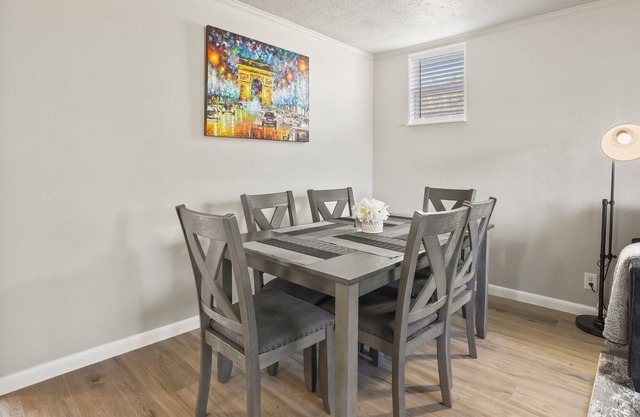 South Boise| Gathering Place Sleeps 16| Large Yard