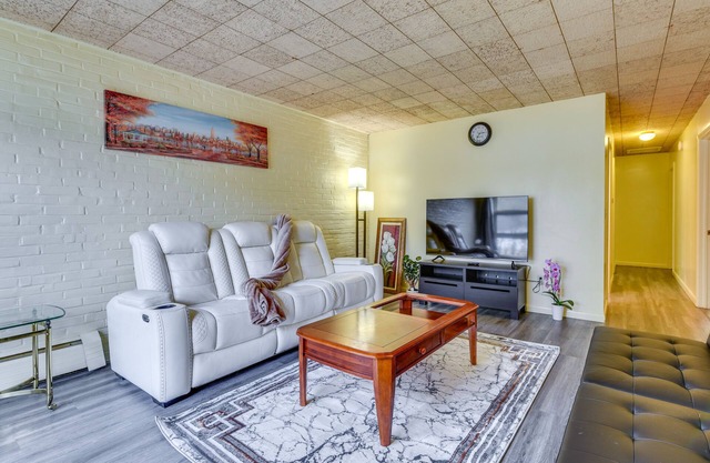 South Burlington Home - 3 Mi to Downtown!