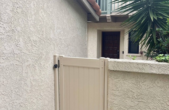 South Carlsbad, NewlyRenovated, Close to the Beach and Freeway access!