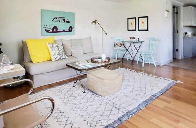 South City Getaway | Sleeps 4 | Tower Grove Oasis