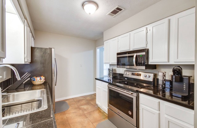 NEW! South Jackson Corporate Retreat: 6 Mi to Dtwn