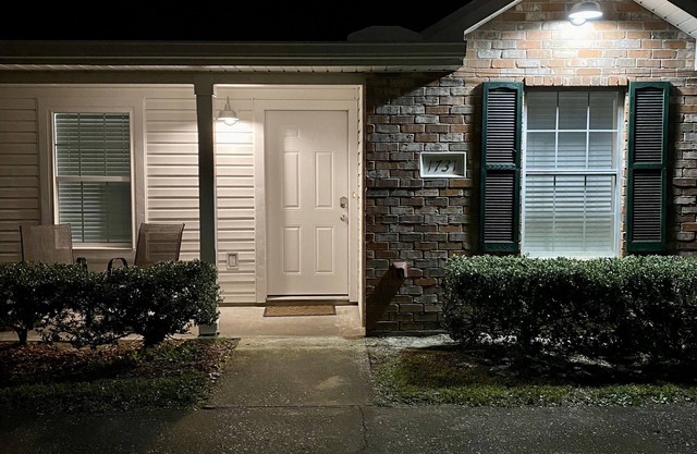 South Lake Charles. Close to casinos, golf, dining and shopping and airport.