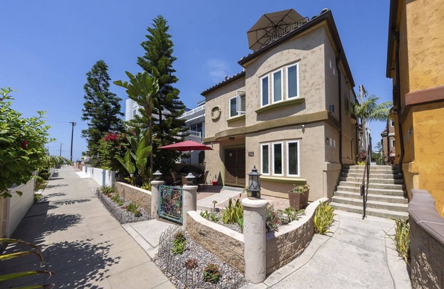 Luxurious Family Home Steps 2 Mission Beach Bikes, Boards, & Stocked Kitchen