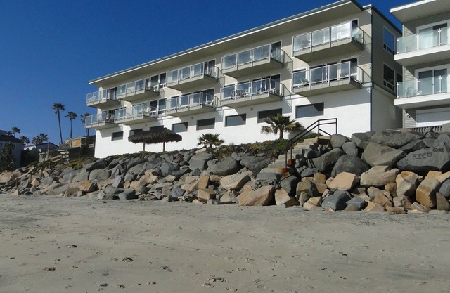 Ocean Front Condo mit eigenem Upper Beach & nur wenige Schritte zum Wasser