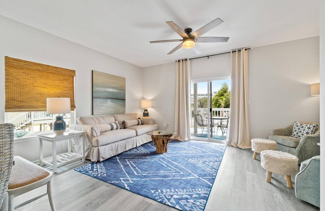 South of 30A! Steps to Beach BMB. Newly renovated Townhome. King bed.