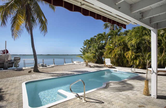 South Point Sunset - Florida Keys waterfront 3/3 House