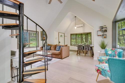 South Salem Vacation Rental with Furnished Deck!