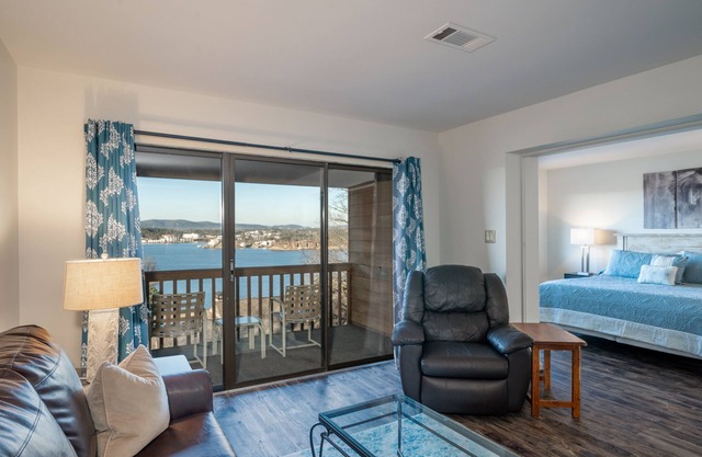 South Shore 1 Bdrm ! Lake View! Mini-Golf! Indoor Hot Tub, 2 Pools & More!