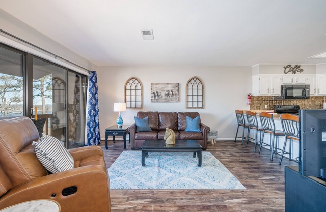 South Shore 1 bdrm! Cabana Game room! Mini-Golf, hot tub, 2 Pools, Pickleball!
