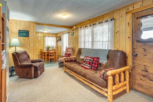 South Twin Lake Cabin with Seasonal Dock and Slip!