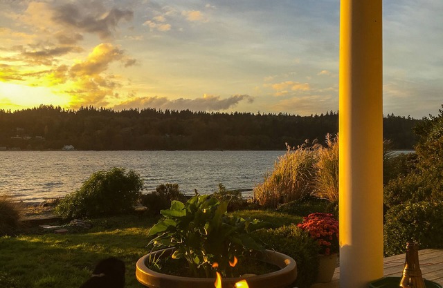 Schönes Haus am Wasser. Privater Low Bank Beach am Puget Sound