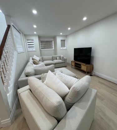 South Windsor VILLA Great for parties and events