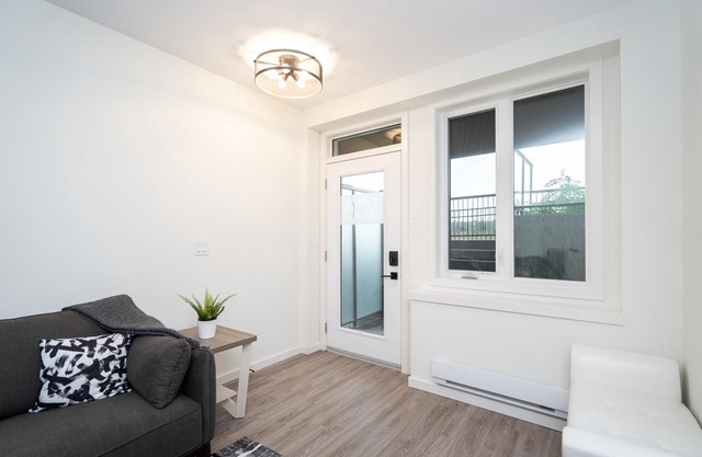South Winnipeg Modern 2BR 1BATH+ Free Parking (306-325)
