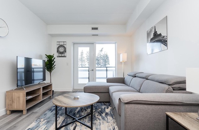 (106) Modern Chic | 1 Bdr | South Wpg | 30 UC