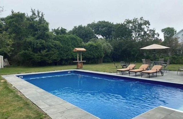 Southampton Home with Heated Pool,6 minutes from beach’s