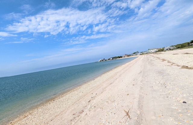 Southampton Shores Getaway - Heated Pool, 4 Minute Walk to a Beach and Tennis