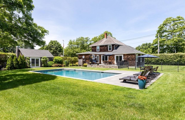 Southampton Village Neu renoviertes und sonnendurchflutetes Haus mit Gunite-Pool