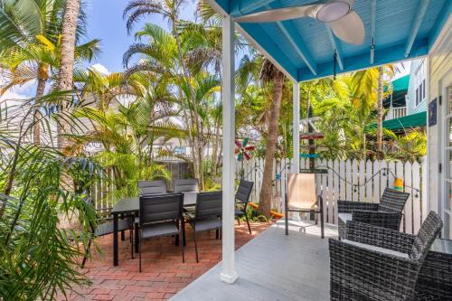 Southard Getaway by AvantStay w Covered Patio Great Location Shared Pool Week Long Stays