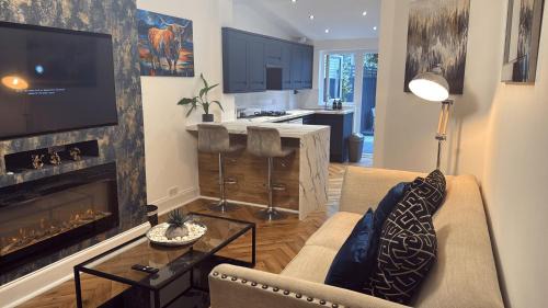 Southend Apartment With Parking, Private Garden and Beach Side Location