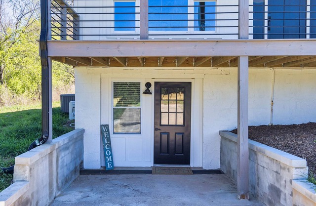 Southern Charm Retreat - Beautiful Views!