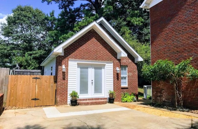Southern Charmer Cottage