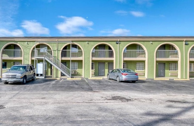 Southern Comfort Retreat in Channelview! Pets Allowed, Free Parking!