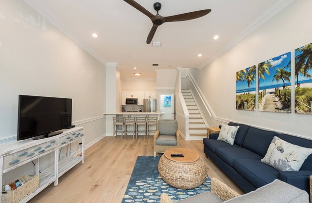 Southern Escape at Truman Annex - 2 Bed / 2.5 Bath with Parking & Shared Pool