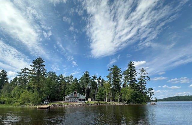 Southern Exposure Lakefront Retreat - 250 ft of private shorefront. Zone 6