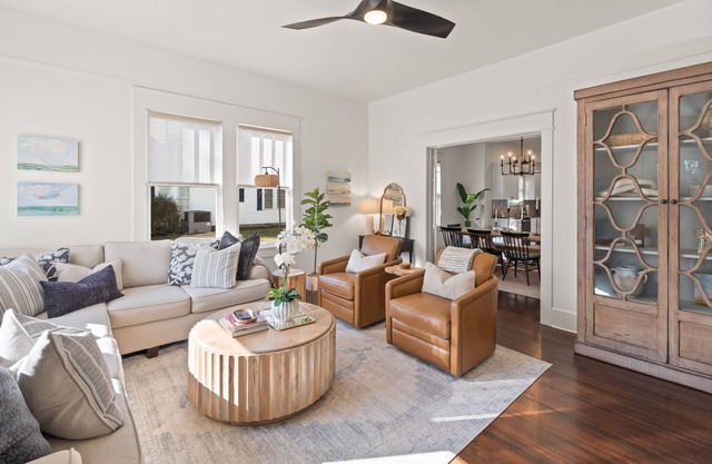 Southern Serenity: 3-Bed Bungalow, Perfect for Game Days & Downtown Explorations