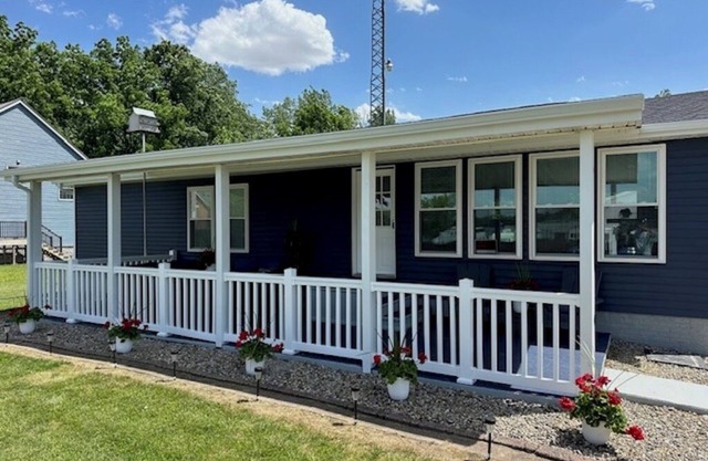 "Southern Shores Secret" with amazing lake access! Everything is new!
