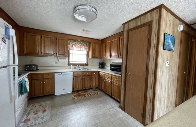 Southern Star 5 Bedroom Cottage by RedAwning