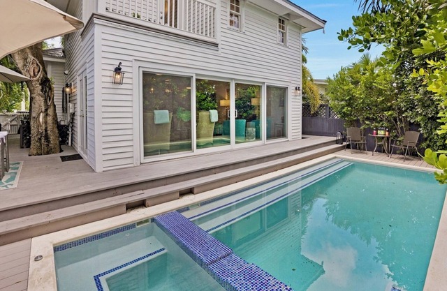 **SOUTHERN STAR @ THE MEADOWS** Private Home & Pool + LAST KEY SERVICES...