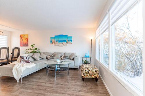 Southgate 5 Bedroom Vacation Home with Double Garage