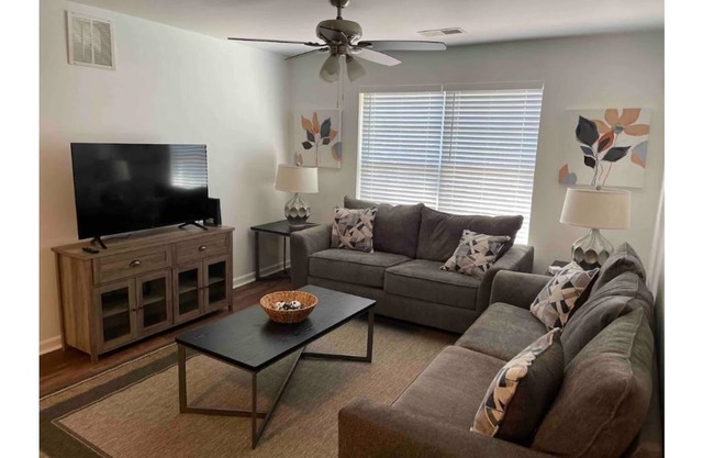 Southside Suite Living, Spacious 2 Bedroom/2 Bath