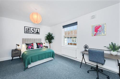 Southwell 3-Bed Near Racecourse, Minster and Trails