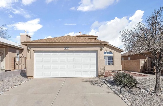 Southwest Skies. Charming 3/2 home in NW Albuquerque
