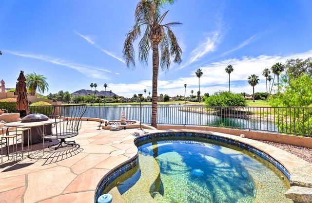 Spa, Covered Patio Upscale Phoenix Oasis!