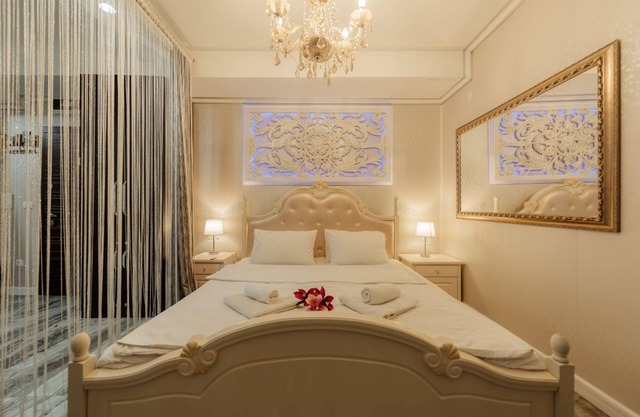 SPA Lux Premier with Jacuzzi, Sauna and private parking
