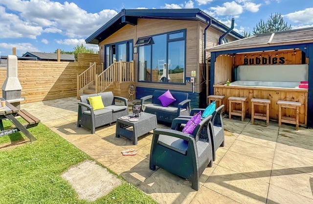 3 bedroom accommodation in Raywell, Beverley