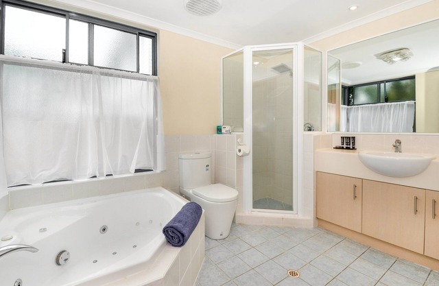 Dolphin Lodge Apartment mit 1 Schlafzimmer und Whirlpool