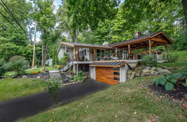 SPACE & privacy on Keuka with a fabulous house, outdoor kitchen, lawn, & beach!
