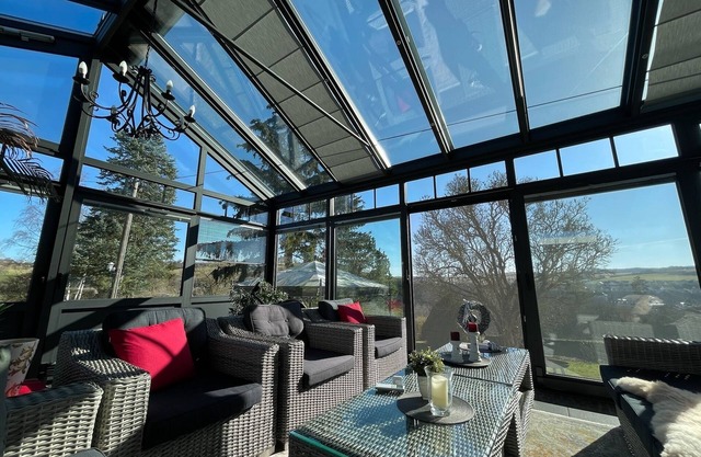 Paradies mit Wintergarten und Blick in die Eifel