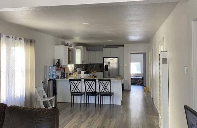 Spaciest beautiful 3rooms 1bath home located in Oakland