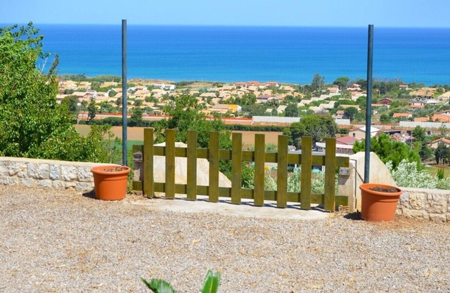 Geräumige Villa mit Meerblick, großer Gartengrill, nahe dem Meer und Cefalu