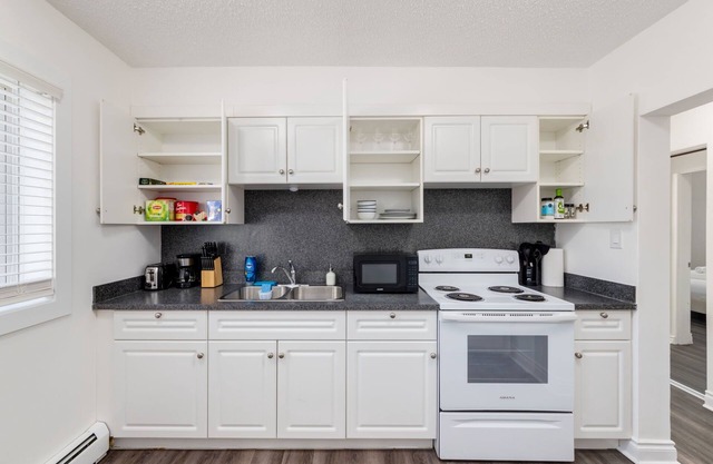 *Spacious* 1 BED APT DT Calgary!