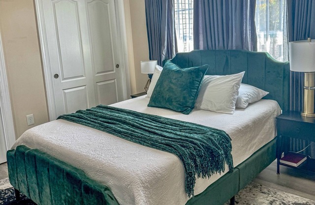 Spacious 1 Bedroom Home, 9 Minutes to VT & I-81