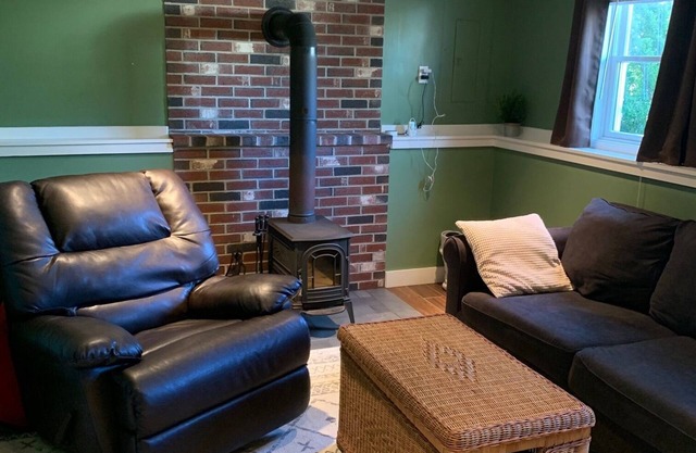 Spacious 1 Bedroom Apt - 3 min Walk to the Beach!