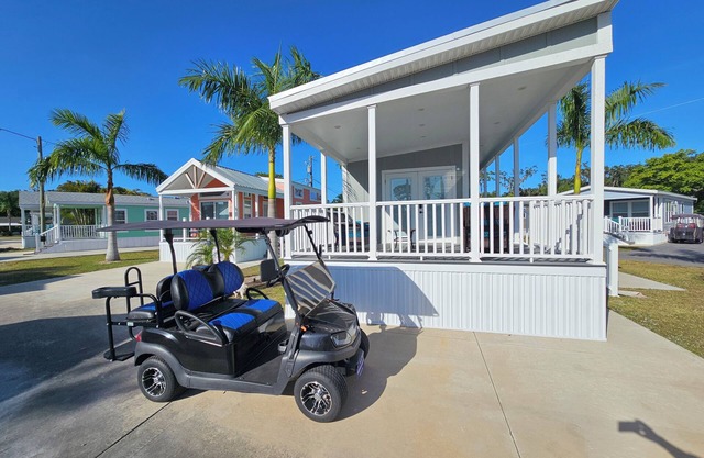 SPACIOUS 1 BEDROOM HOUSE GOLF CART IN DISNEY AREA 5 STAR RATED MILL CREEK RESORT