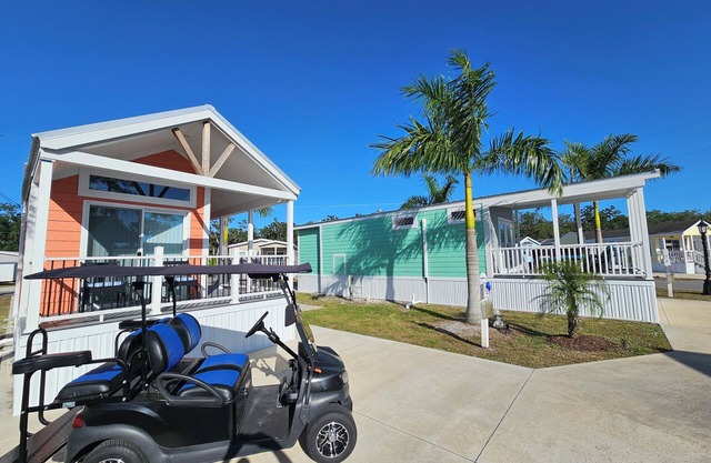 SPACIOUS 1 BEDROOM HOUSE GOLF CART IN DISNEY AREA 5 STAR RATED MILL CREEK RESORT